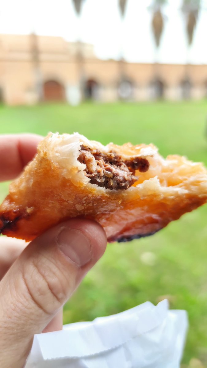 somdemallorca's tweet photo. En #Lloseta hay unas especialidades gastronómicas fenomenales.. ¿Habéis probado alguna vez los cremadillos de botifarrón? Geniales #lloseta #mallorcainspires #somdemallorca https://t.co/NaHhnhbc2R