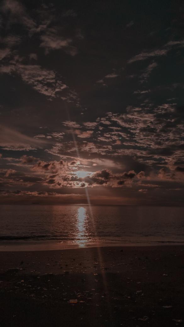 veezdx's tweet photo. yang mauu buat project yoongi untuk latar langit di padang akuu banyaaak ternyataa wkwkwk, maap yaa kalo kebanyakan nya pantai huhuhuuu :(( 

a threaad https://t.co/WqagnNFLZ8