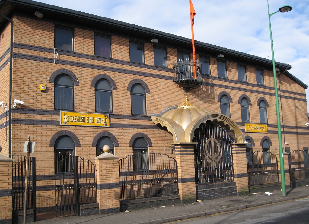 Bham_Childrens's tweet image. We'd like to say a huge thank you to the extremely generous and kind-hearted worshippers at Sri Dasmesh Sikh Temple in Lozells. They raised an incredible £25,000 for us, which will be used to fund two new dialysis machines for our Renal Unit. Read more at: orlo.uk/l5dZo