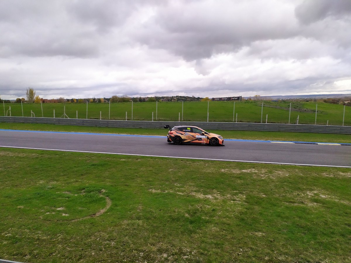 RallyMadrid's tweet photo. Buenos días desde el Jarama, hoy toca TCR Europeo y F4 Española!! https://t.co/cdaOEJdit1
