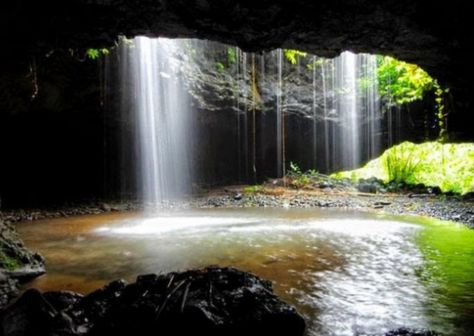 "Sok tahu...!! Dari mana ada cerita Indonesia sudah maju saat itu, apalagi disandingkan dengan bangsa Persia dan Romawi? Ngigau kamu...!!"