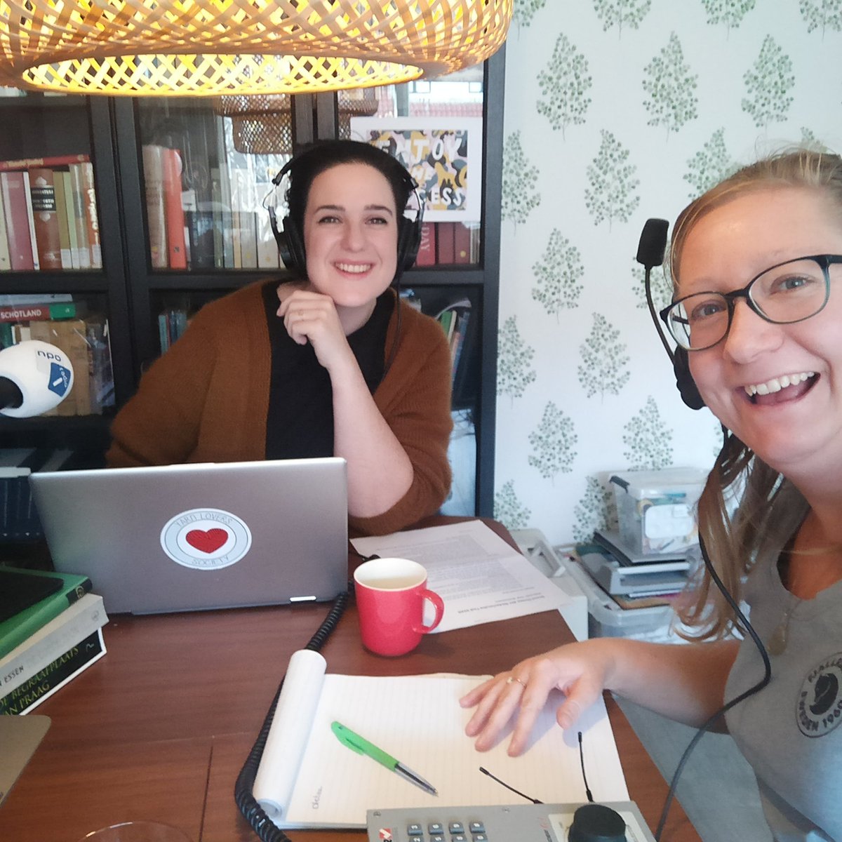 Jolijnstweets's tweet photo. De #schrijffie met het groot Nederlands dictee #nporadio1 #taalstaat https://t.co/qM2DTsyfg5