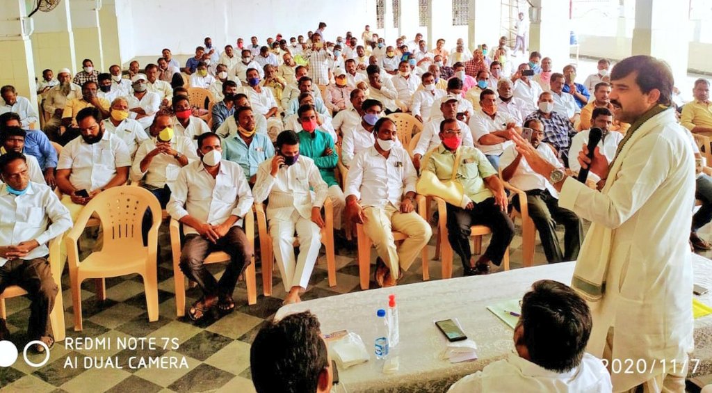 VamsiChandReddy's tweet photo. #Mahabubnagar #Congress team gearing up for the #FarmersSignatureCampaign through the orientation meeting for the #RythuMithra s of all t 14 mandals.
Under the leadership of Smt #SoniaGandhi ji & Shri @RahulGandhi ji, we shall continue to fight for the farmers.
@kcvenugopalmp https://t.co/vqMw3leKTx