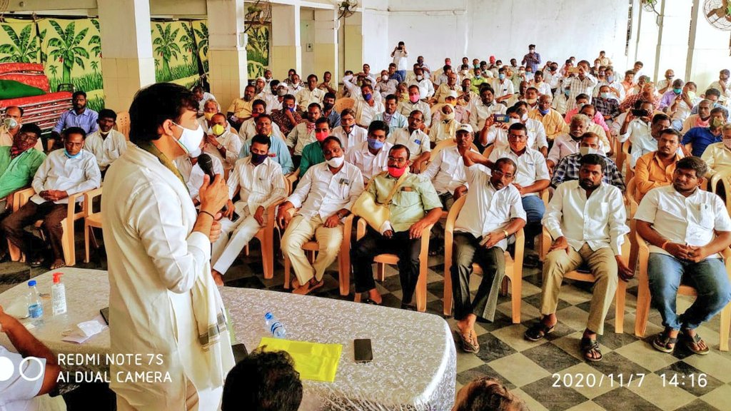 VamsiChandReddy's tweet photo. #Mahabubnagar #Congress team gearing up for the #FarmersSignatureCampaign through the orientation meeting for the #RythuMithra s of all t 14 mandals.
Under the leadership of Smt #SoniaGandhi ji & Shri @RahulGandhi ji, we shall continue to fight for the farmers.
@kcvenugopalmp https://t.co/vqMw3leKTx