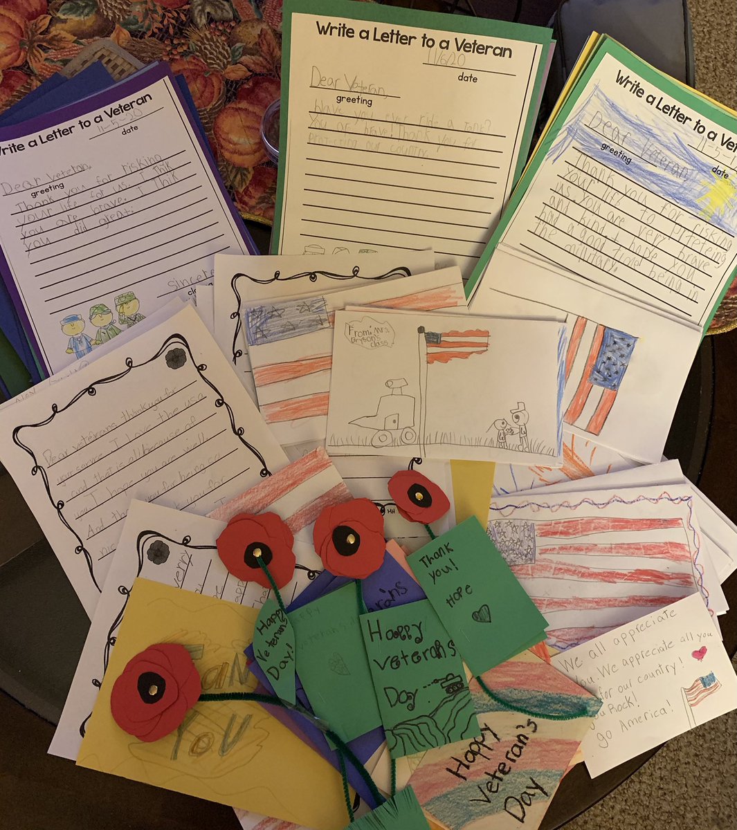Special shout out to Richmond Elementary for Veteran’s Day cards being delivered to Bristol today! We’ve now got way over 200! Everyone will get something. 👍 🇺🇸THANK YOU! @Sharonhoytmar @CorinneLynn25 @CharihoRegional
