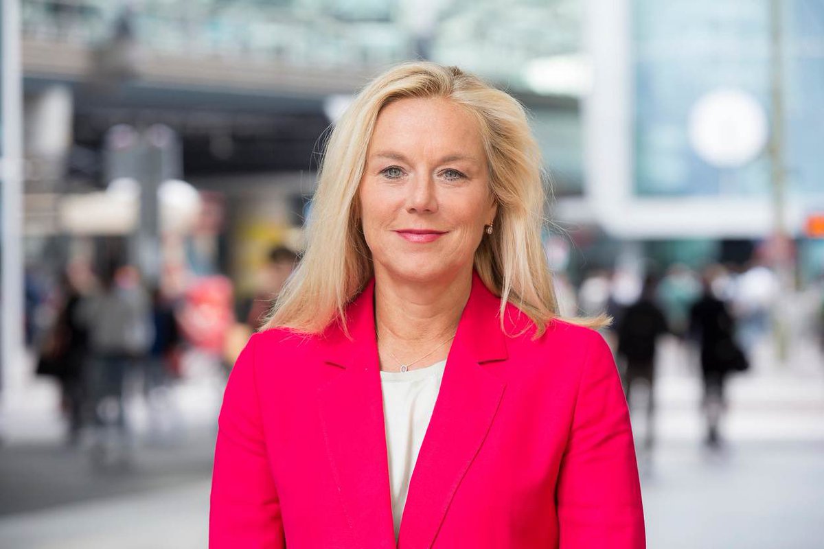 WNLOpZondag's tweet photo. Zondagmorgen 10.10 uur: minister @SigridKaag en @VNONCW topvrouw @IngridThijssen over de nieuwe president, America First en wat dat betekent voor het Nederlandse bedrijfsleven. En over virtuele handelsmissies. WNL Op Zondag, 10.10 uur, NPO1 #wnl @minbuza @D66 https://t.co/kPXZbUX8lM