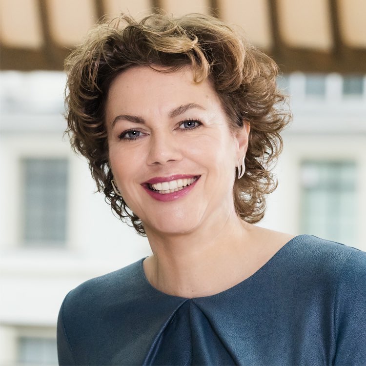 Zondagmorgen 10.10 uur: minister <a href="/SigridKaag/">Sigrid Kaag</a> en <a href="/VNONCW/">VNO-NCW</a> topvrouw @IngridThijssen over de nieuwe president, America First en wat dat betekent voor het Nederlandse bedrijfsleven. En over virtuele handelsmissies. WNL Op Zondag, 10.10 uur, NPO1 #wnl <a href="/minbuza/">Ministerie van BZ</a> <a href="/D66/">D66</a>