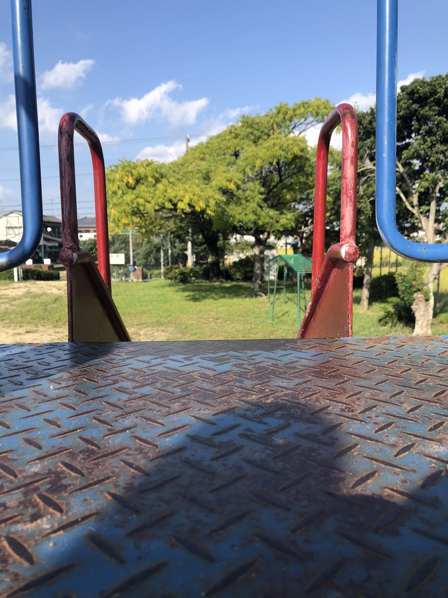 mochimm09's tweet photo. 10年���よく遊んでた
すべりだい。よくさびてる。😳 https://t.co/df6xkjottK