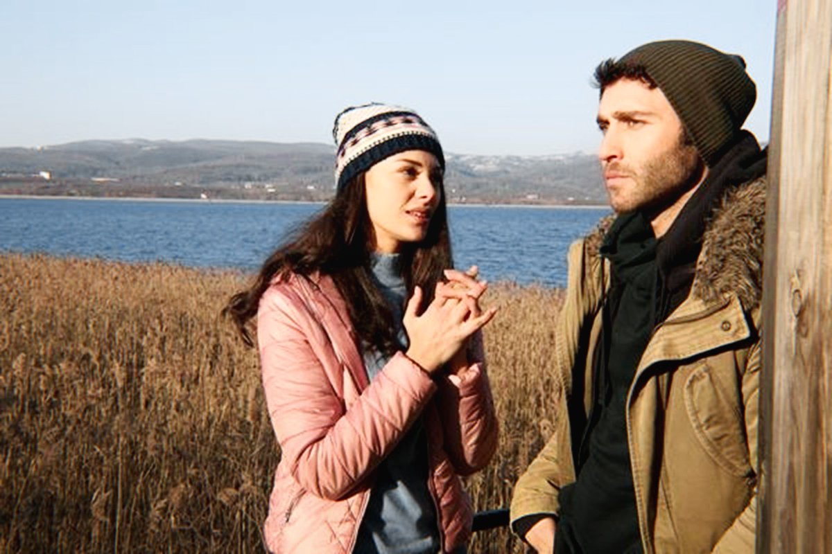 Достаточно одного дыхания. Хватит одного дыхания турецкий фильм. Хватит одного дыхания фильм 2017. Сечкин оздемир и его жена. Достаточно одного дыхания.