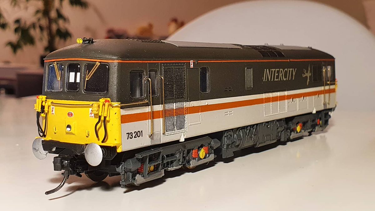 PdannyH's tweet photo. #WhatsOnTheWorkbench - 73201 Broadlands almost done, just working on the brasswork. Nameplates to follow...
#GatwickExpress #InterCity #Class73 #ElectroDiesel #kitbashing #scratchbuild #SouthernRegion #VariousMultipleUnits https://t.co/VaLZhzG0uo