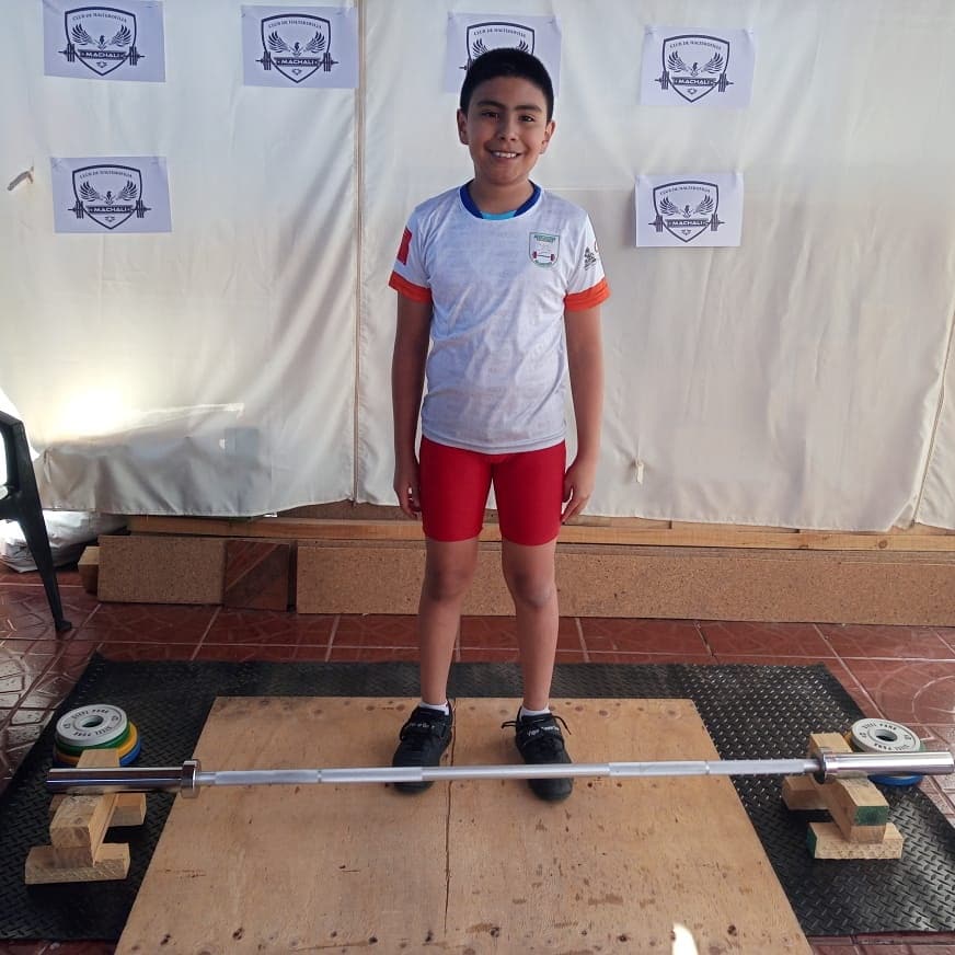 PesasDel's tweet photo. Nuestros 3 primeros representantes de Machalí y Rancagua en el Encuentro Nacional Sub10 organizado por @fechipe_chile
Con 8 y 9 años ya son unos grandes 🎊🎉🇨🇱👏🏼🙌🏼🏋🏼‍♀️🏋🏼‍♂️ #TeamO'Higgins https://t.co/j5v7uX3zsO