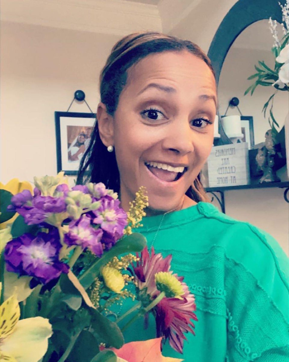 kimogibbs's tweet image. Congratulations to my big sister, Robbi, who was promoted from Property Field Adjuster to Manager of Claims and Operations with USAA! #GirlBoss #GoodsonGirls #2of4 #myheromybestfriend