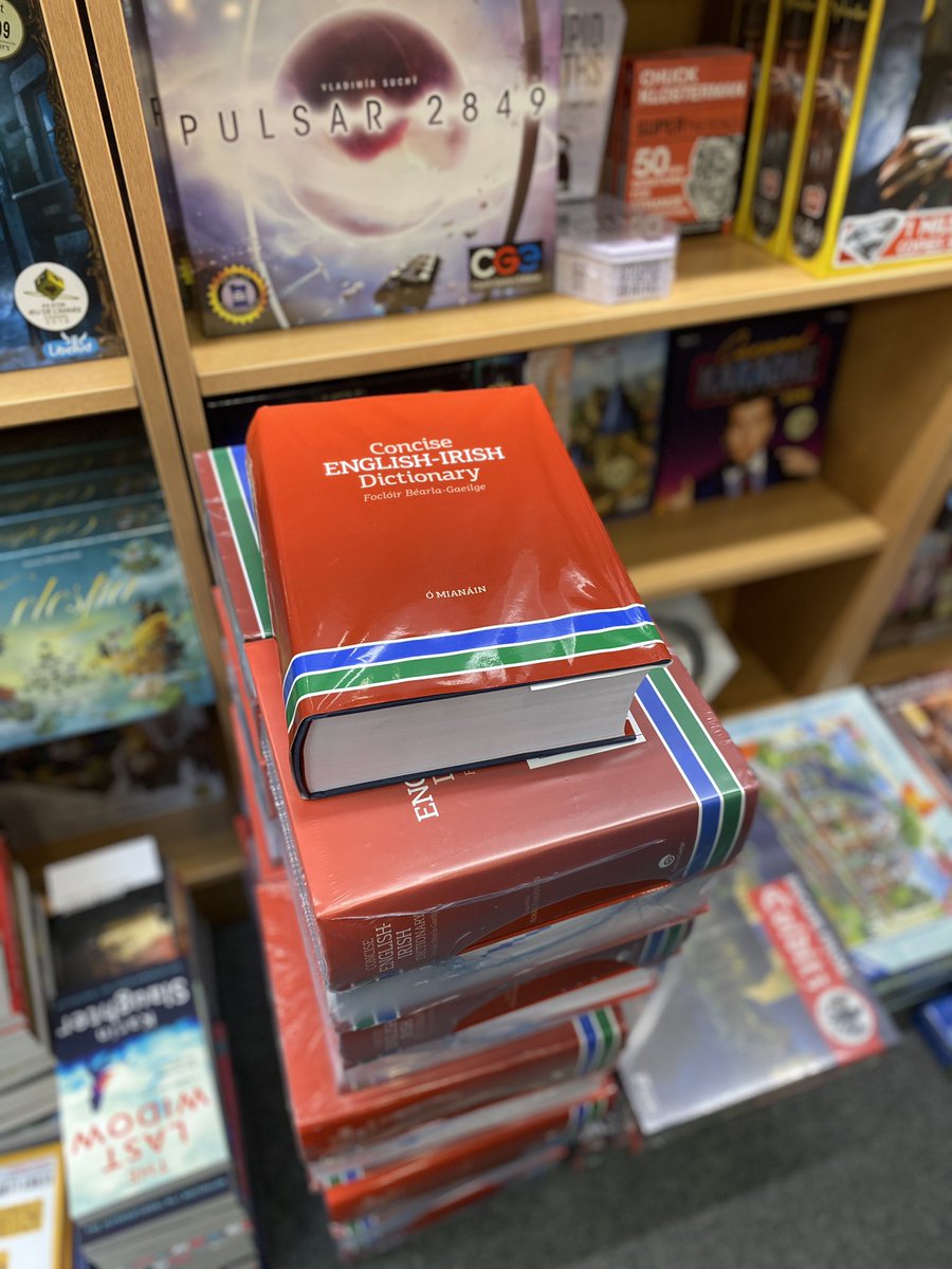 OMahonysBooks's tweet photo. The new Concise English Irish Dictionary is here and it’s MASSIVE
#Languages #IrishLanguage #IrishInterest
available to order online
#Booksellers #BooksellersSince1902
https://t.co/FDhblyv478 https://t.co/FCLAUWKqVP