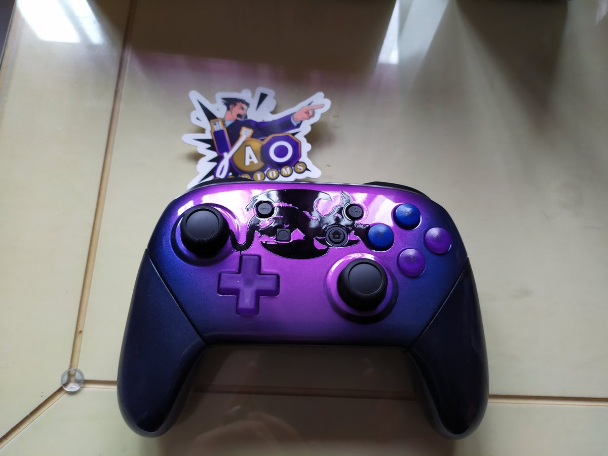 Duncan_FCF's tweet image. Ca faisait un moment que je jouais aux joycons car j&apos;avais des soucis avec ma manetttr pro mais c&apos;est enfin fini, elle est arrivée ce matin 🤗🥰
Grand merci à @Yao_Customs pour la customisation #customprocontroller