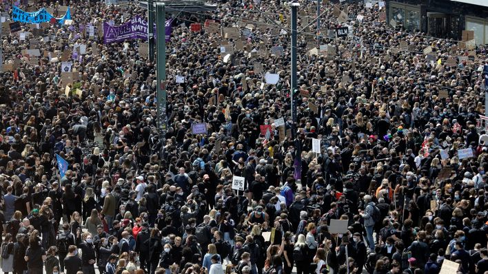 Last German tweet media