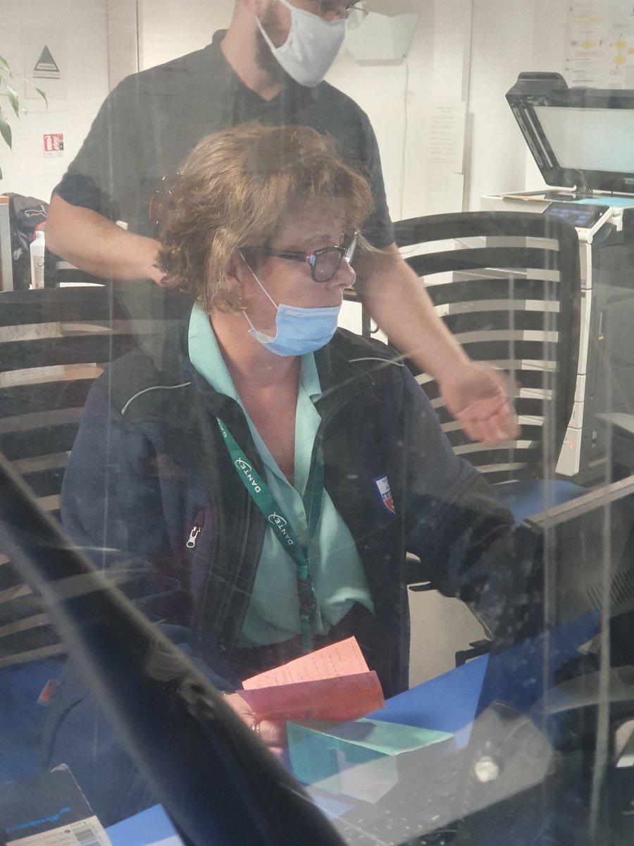 dabarbelivien's tweet photo. La fourriere de la @Paris refus de porter le masque.... une honte !!! @Anne_Hidalgo https://t.co/mayaGOn5aD