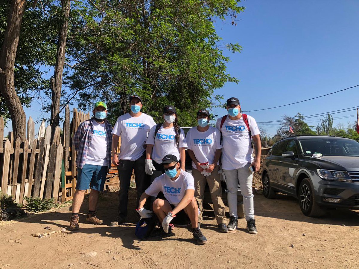 ALDAutomotiveCL's tweet photo. Hoy estamos colaborando en la construcción de una vivienda en el campamento El Peñoncito I en Puente Alto. @TECHOChile @SocieteGenerale @ALDAutomotive #techochile #readytomoveyou #aldautomotive #chile #responsabilidadsocial https://t.co/iP2VEg9Crv