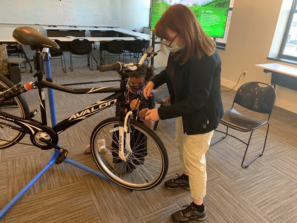 heidinelt's tweet photo. Thankful to some awesome @FTSchools parents and grandparents for bringing their #gearshifter girls in to finish their @GCSCSTEM bikes in a safe and socially distanced way! @FTISSuper @FTLaunch #CreativeProblemSolvers https://t.co/NHT5E39gaZ