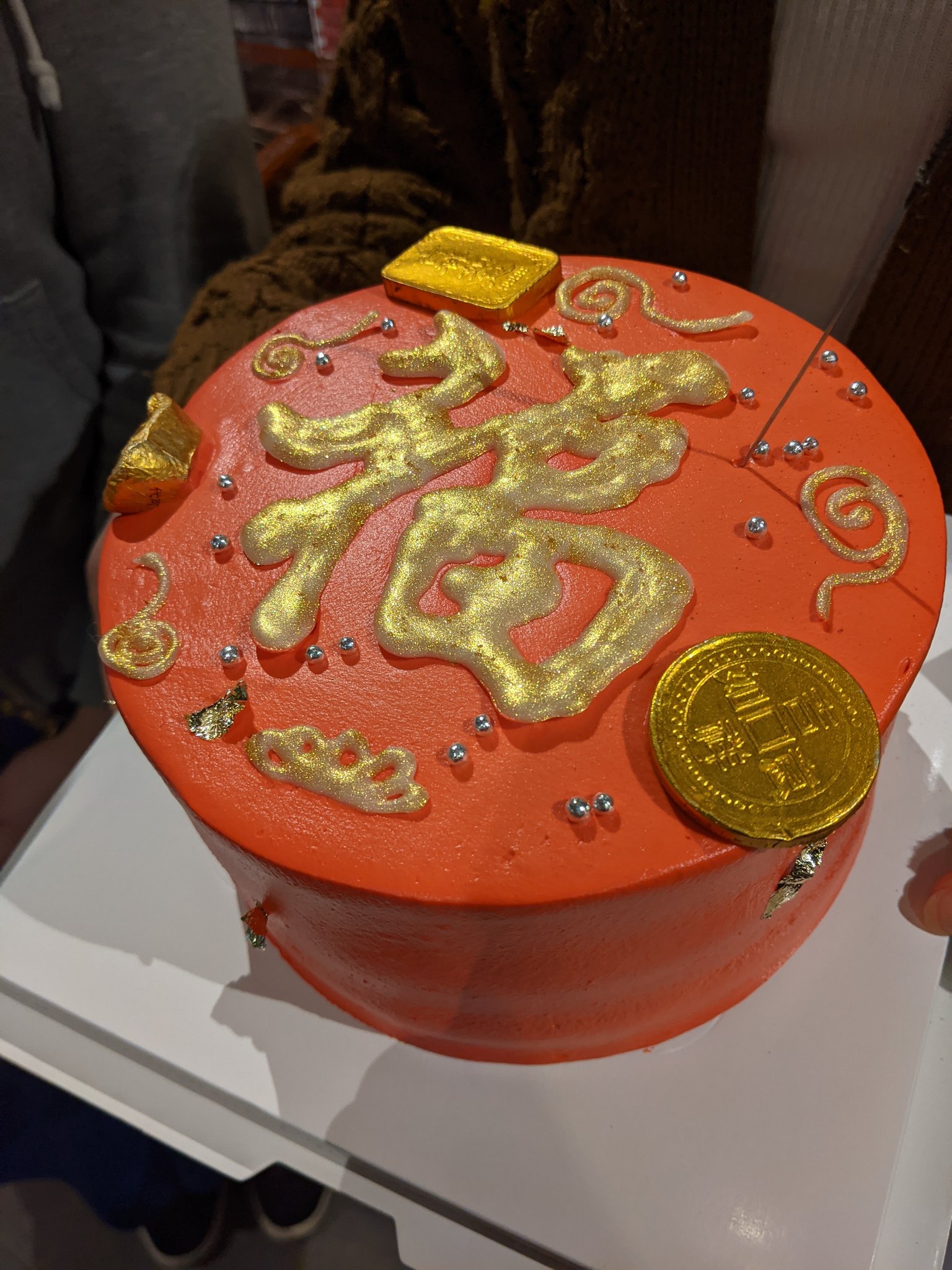 E E Li C A On Twitter 西川口のオーダーメイドケーキ屋でmawイメージの誕生日ケーキを作ってもらおうと思ったところ断られ では とイメージ 景気良いで頼んだところこんなん出てきました 日本語で話しかけたのに中国語で返ってきたから百度翻訳でどうにかした