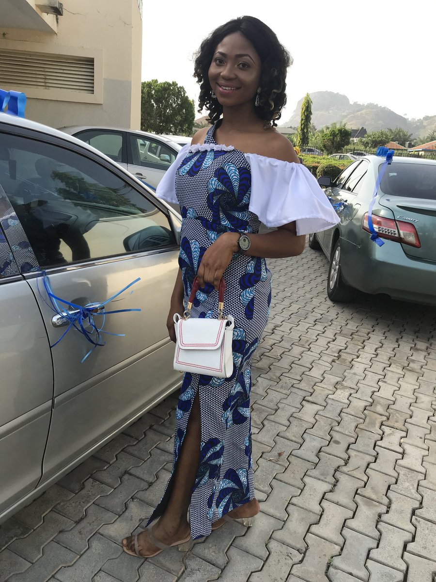 Carofakinlede's tweet photo. Saturdays are for owanbe 
Just need to cool my brain after a whole lot of stress of the week 😍😍 it's #my2020# https://t.co/rcC12bat8P