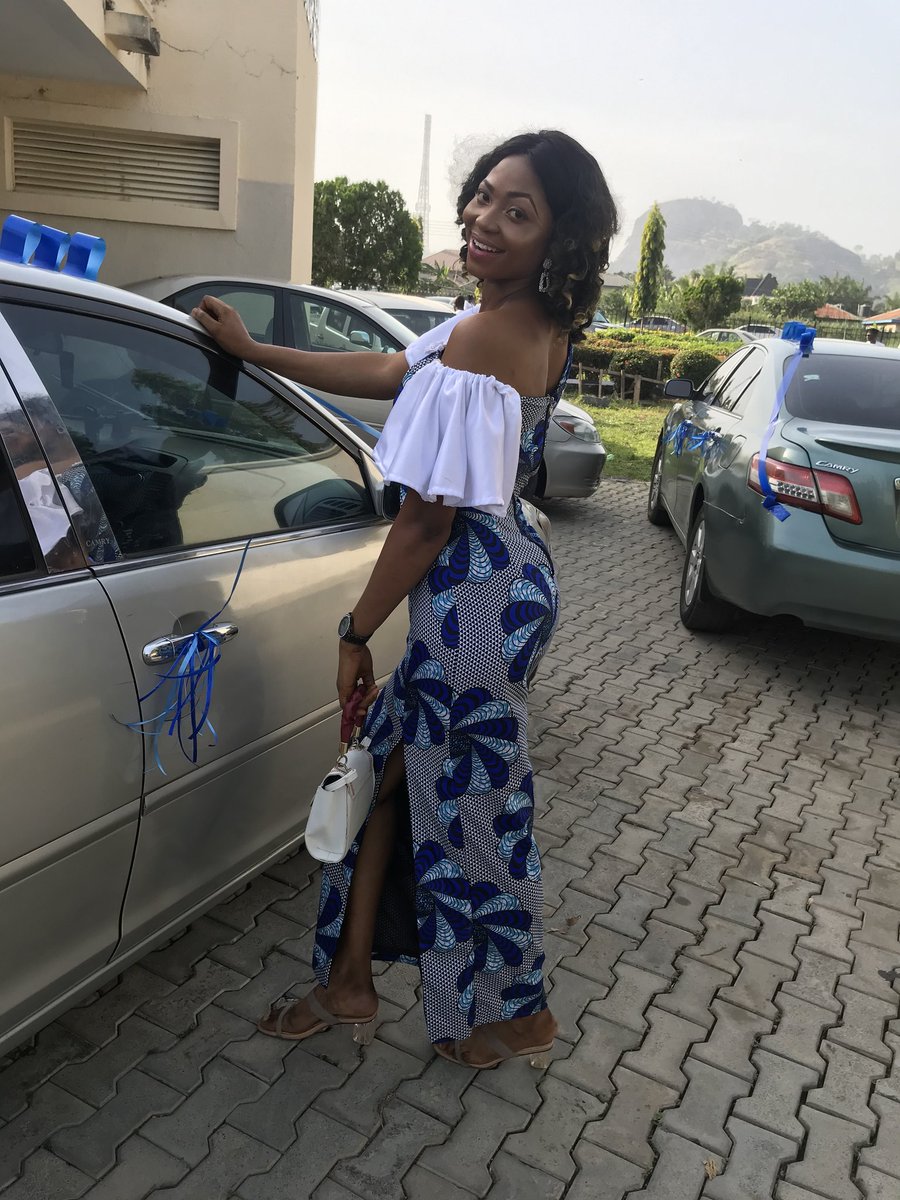 Carofakinlede's tweet photo. Saturdays are for owanbe 
Just need to cool my brain after a whole lot of stress of the week 😍😍 it's #my2020# https://t.co/rcC12bat8P
