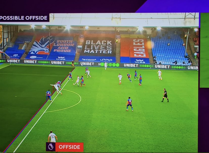 Hvar endar þetta grín ? Löngu hætt að snúast um VAR ... heldur þá sem leggja línuna og síðan þá sem eiga að dæma. Dómararnir skilja ekki leikinn eða anda leiksins. Sorglegt !