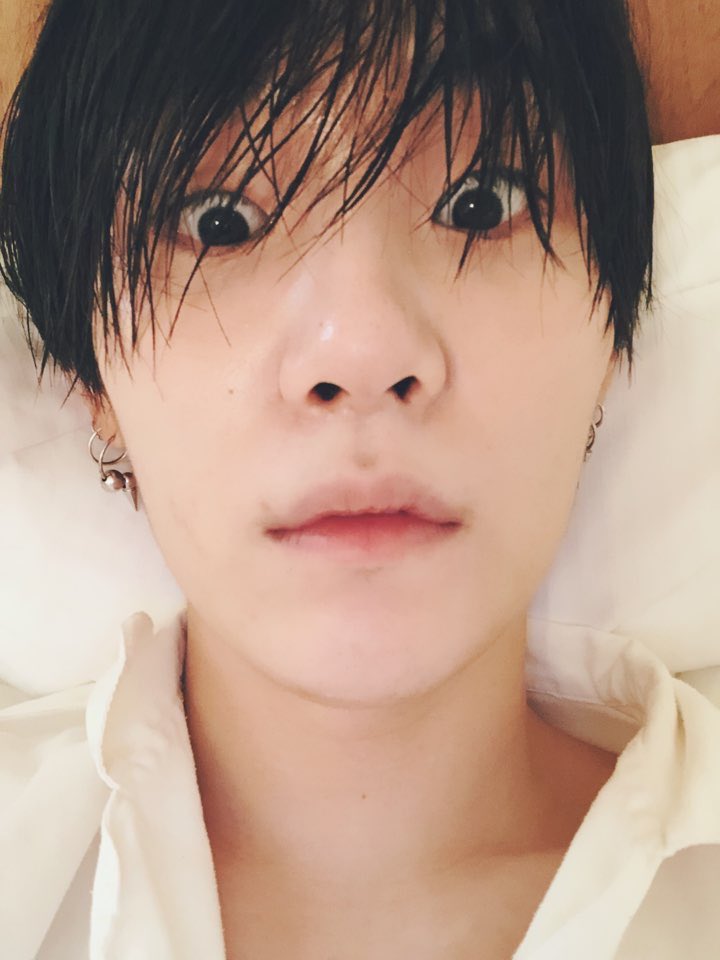 7thwonders's tweet photo. Bed selfies. #weneeditback!!! https://t.co/oKAm34vYG7