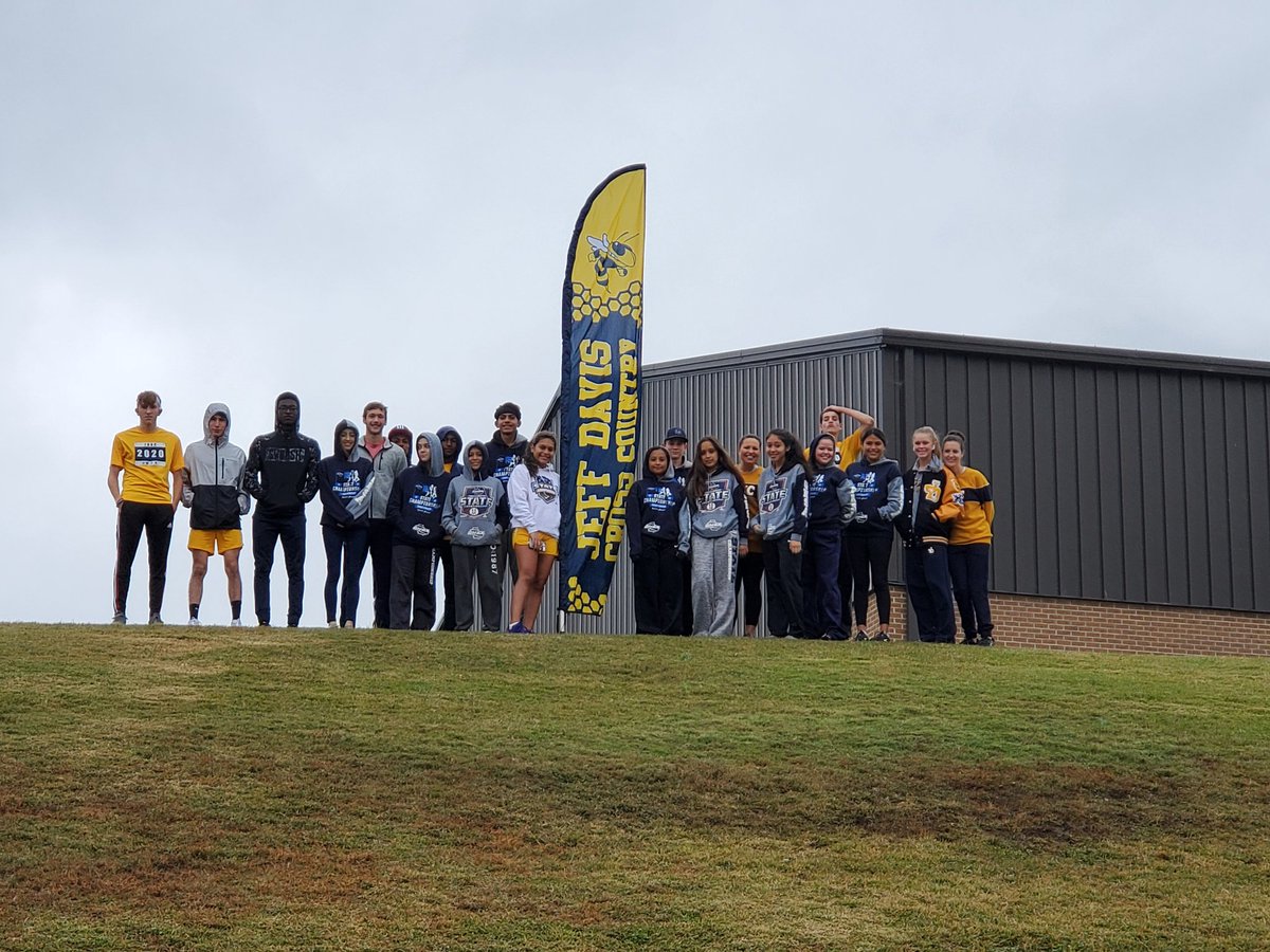 JeffDavis_XC's tweet photo. Flag is flying and this group is ready to run.
#GHSA #StateChampionship
#JDXC #WIN https://t.co/Xh8yJoMwCe