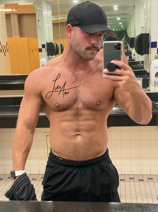 Been going thru a lot... but on the bright side I had a great workout https://t.co/jjQoLEB9Oj<a href="/tag/humpday"class="tags"><span>#humpday</span></a>