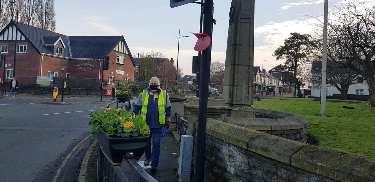PAUL_BLAY's tweet photo. HINDLEY CENOTAPH
Had a busy morning out with Eric as we added a bit of colour to the planters in front of the cenotaph. We also give the cenotaph area a bit of tidy up before tomorrow’s day of remembrance.
@WiganCouncil https://t.co/FES1eBa8ji
