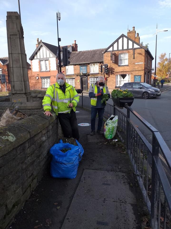 PAUL_BLAY's tweet photo. HINDLEY CENOTAPH
Had a busy morning out with Eric as we added a bit of colour to the planters in front of the cenotaph. We also give the cenotaph area a bit of tidy up before tomorrow’s day of remembrance.
@WiganCouncil https://t.co/FES1eBa8ji