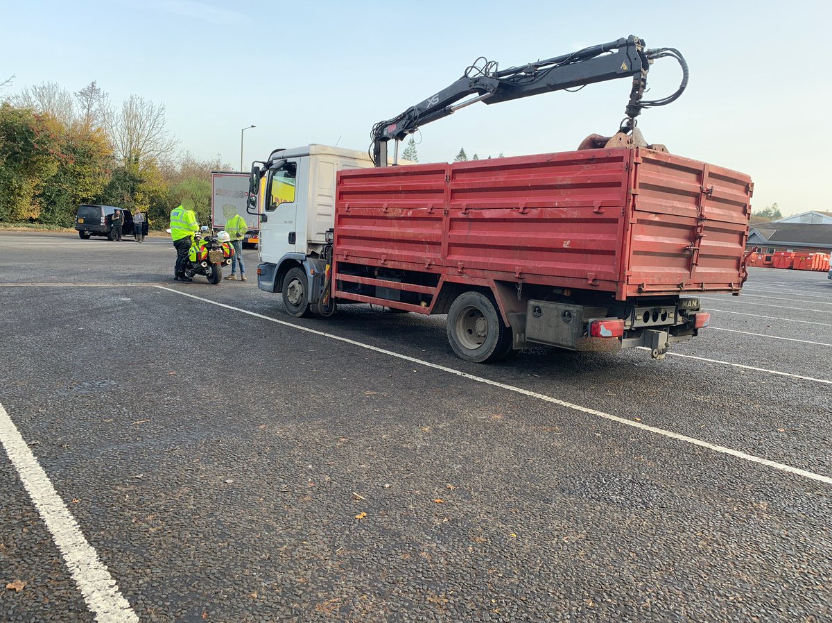 DVSAEnforcement's tweet photo. This #HGV has been seized & removed from the road network by @SWP_Roads🚔
The driver only held a provisional #DrivingLicence & wasn’t insured.
Our Traffic Examiner added no #DCPC, no #Tachograph card issued/in use & no #OperatorsLicence to the offences discovered🚫
#TeamWork🤝 https://t.co/hu2MHGg13b