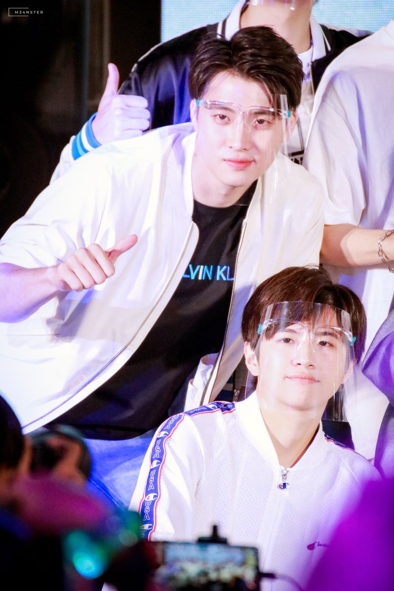 M34NSTER's tweet photo. 「２０１１０７」

ท่าสไตล์คนคูลใช่มั้ยครับพี่แปลน 😂😂

#LBC2ThailandTourNorth
#2wish https://t.co/DKJXc0f4jc