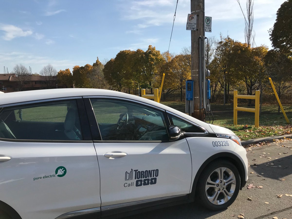 cityoftoronto's tweet photo. #CityofTO and Toronto Hydro launch new on-street electric vehicle charging station pilot. News release: https://t.co/HVciVLOPMX https://t.co/b8e1u7R0sp