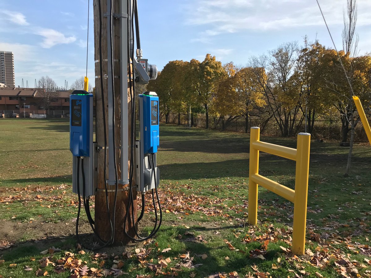 cityoftoronto's tweet photo. #CityofTO and Toronto Hydro launch new on-street electric vehicle charging station pilot. News release: https://t.co/HVciVLOPMX https://t.co/b8e1u7R0sp