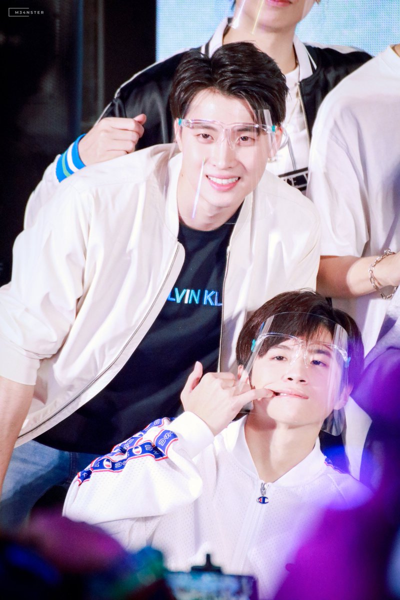 M34NSTER's tweet photo. 「２０１１０７」

ท่าสไตล์คนคูลใช่มั้ยครับพี่แปลน 😂😂

#LBC2ThailandTourNorth
#2wish https://t.co/DKJXc0f4jc