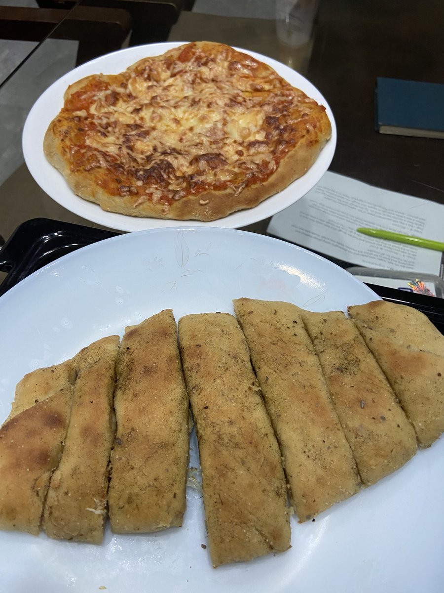 bonyuppal's tweet photo. This is what you make for Saturday dinner yourself if you are with #theenthubakers community. @dipeshdutt @theenthubakers Cheese sticks , Margherita Pizza & Veg broth. Thanks #BreadGuru https://t.co/VG0m17ECA7