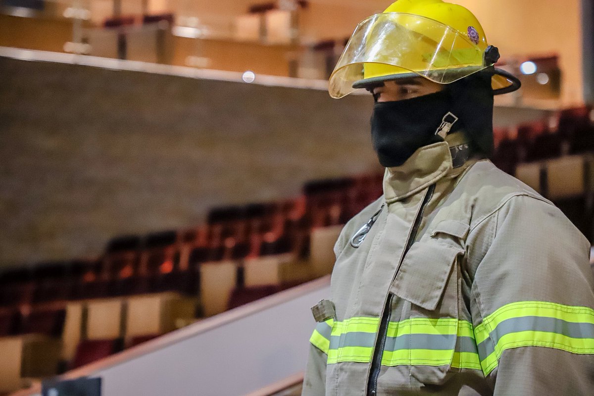 lorecostaj's tweet photo. Participo del homenaje y reconocimiento al personal operativo del Cuerpo de Bomberos, por su ardua labor y entrega durante la #EmergenciaSanitaria. Gracias por todo héroes. @cbomberosloja 
 
#BomberosLojaJuntoATi https://t.co/qxMjzVAzz8