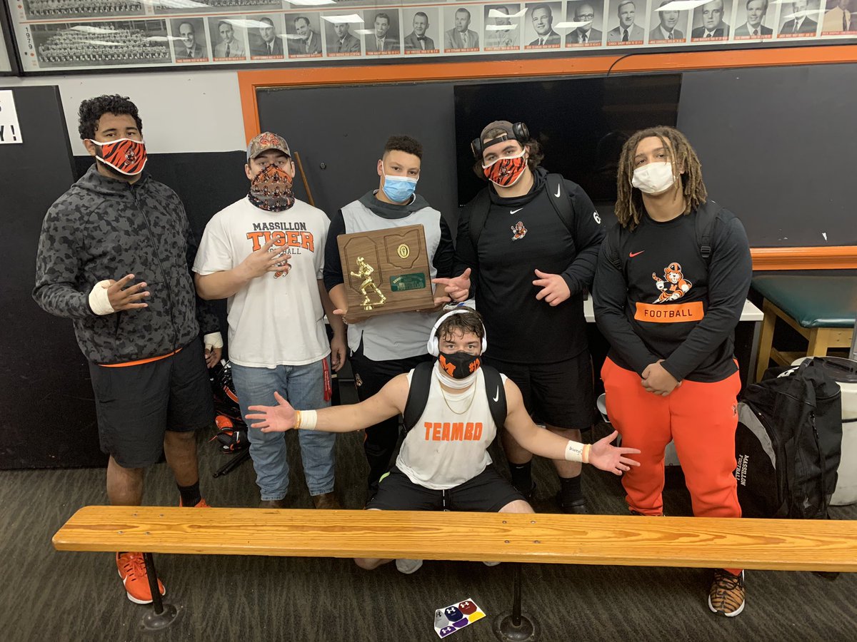 ZachCatrone's tweet photo. my guys🤞🏼🖤 #trenchlife https://t.co/QF3qDJ8gSN