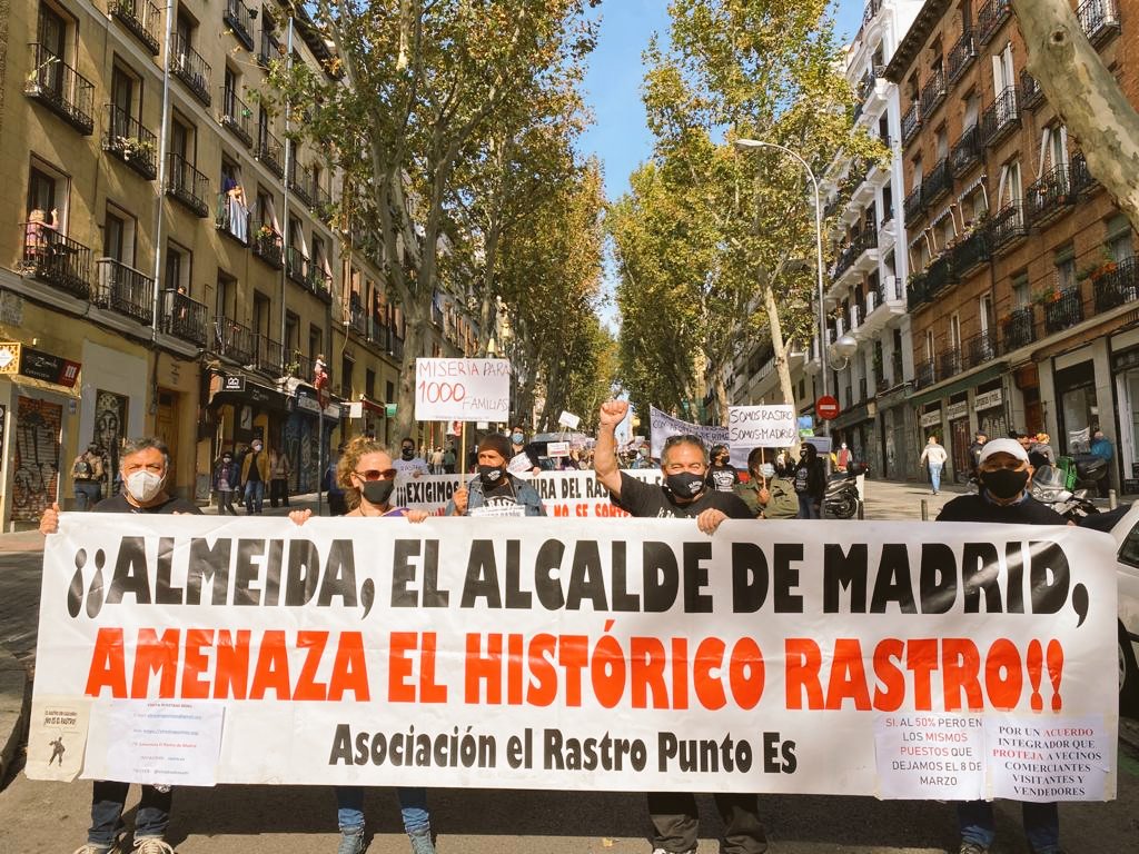 elrastrodemadri's tweet photo. Mañana domingo 8 a las 11, en #Sol, tendremos asamblea general de asociad@s de #ElRastropuntoes. Trataremos la última propuesta de reapertura de #ElRastro enviada por el Ayuntamiento de Madrid. La misma ya se está votando por l@s compañer@s.
#SalvemosElRastrodeMadrid https://t.co/LxqZD0k0ur