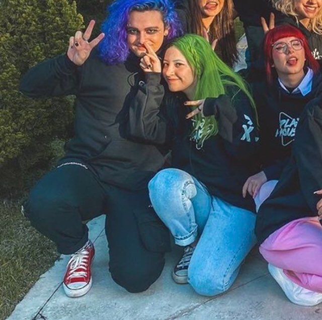 Ana47446930's tweet photo. Gente eu achei que o Luiz mariz tinha desaparecido depois do dia que ele invadiu o palco do Justin Bieber, 

Os três fizeram bem em ir embora 🥺🖤 https://t.co/mfqmwzlMSd