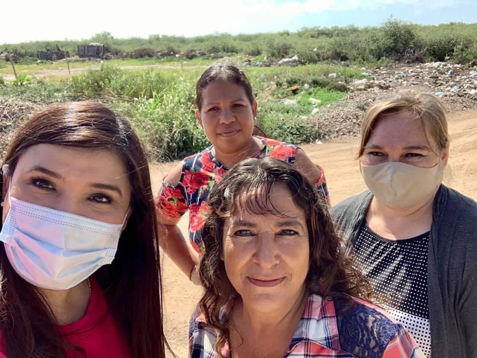 MonicaLopezH1's tweet photo. Nuestra gente que vive de la pesca 🎣 no la está pasando muy bien, por eso es necesario #SumarEsfuerzos 🙌🏼 para apoyar a quienes más nos necesitan. 
Gracias #Clemen y Maria Del Rosario Velazquez por permitirme sumarme con las familias 🧔🏻👵🏼👩🏻‍🦱👱🏻‍♀️👧🏻 del #CampoPesquero  #ElCaracol🐌 https://t.co/JB2e8oGTB2