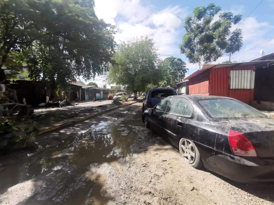 Esto es lo que dejó la Tormenta Eta ☔️🌧 en la Colonia La Planeta, San Pedro Sula 🥺
#FeriadoMorazánicoHN #ProyectoNoticia