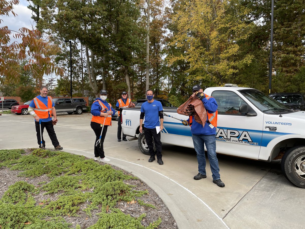 ApexCapa's tweet photo. CAPA volunteers early this morning ready to clean up Kelly Road #ApexNC #ApexPD #ApexCAPA https://t.co/J8z5d0GVAg