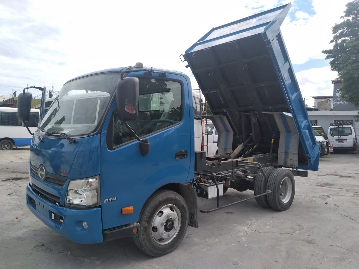 autodirectsa's tweet photo. #hino youn nan lot pitit #Toyota yo, li se 6 silend dizel, ane li se 2017 #autodirectsa ap ofriw li jodi a yon pri ou pata menm panse. vini wa we adres nou se blvd 15 oct, torcel tabarre 55 # 1 oubyen rele nou nan 22268707 https://t.co/muoyiSee5G