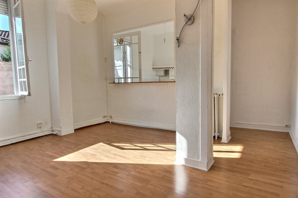 capsule1994's tweet photo. #Avendre au sein de l'agence @GroupeMercure Bordeaux

CAUDERAN PARC BORDELAIS - #MAISON 60 M2
Plain-pied Type T3. Lumineuse, comprend un grand salon. Une cour sans vis à vis. Permis de surélévation accepté pour acquérir une superficie total de 90 m2. 
https://t.co/Tdl2S29Ypr https://t.co/kN2RAQQFxP