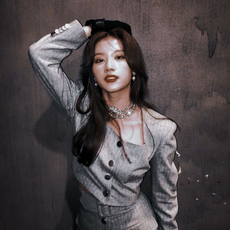 elle. read pinned. tweet media