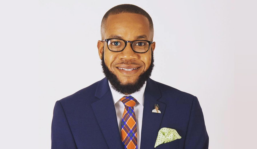 Congrats to #PaceU Communications prof Melvin Williams for receiving the 2020 Outstanding Journal Article award from the National Communication Association’s (NCA) African-American Communication and Culture Division (AACD) and Black Caucus! 💙💛 Read more: bit.ly/2TkIOr9