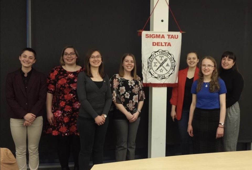 SigmaTauDeltaVU's tweet image. Today’s the big day. We are so excited to see our chapter of Sigma Tau Delta continue to grow!!

Only 3 more hours until we meet our new members!💗📝

#SincerityTruthDesign