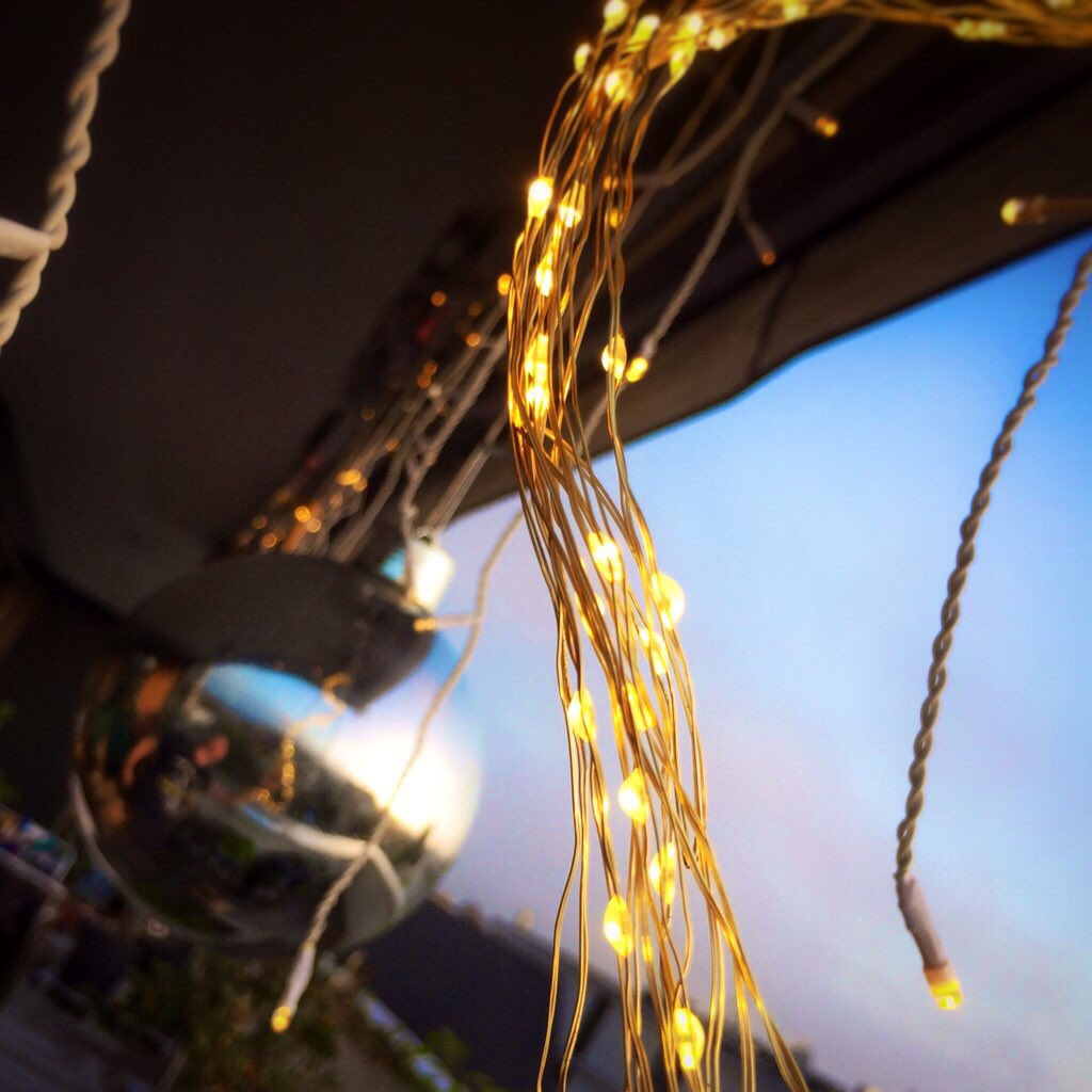 mirc76's tweet photo. Pro-Tipp:
Holt die Weihnachtsdeko raus und macht ein „LIGHT-Lockdown“
Macht es für euch & für die Kinder. Startet die ruhige Adventszeit früher. #lightlockdown #prexmas https://t.co/LvLi0s5pDM